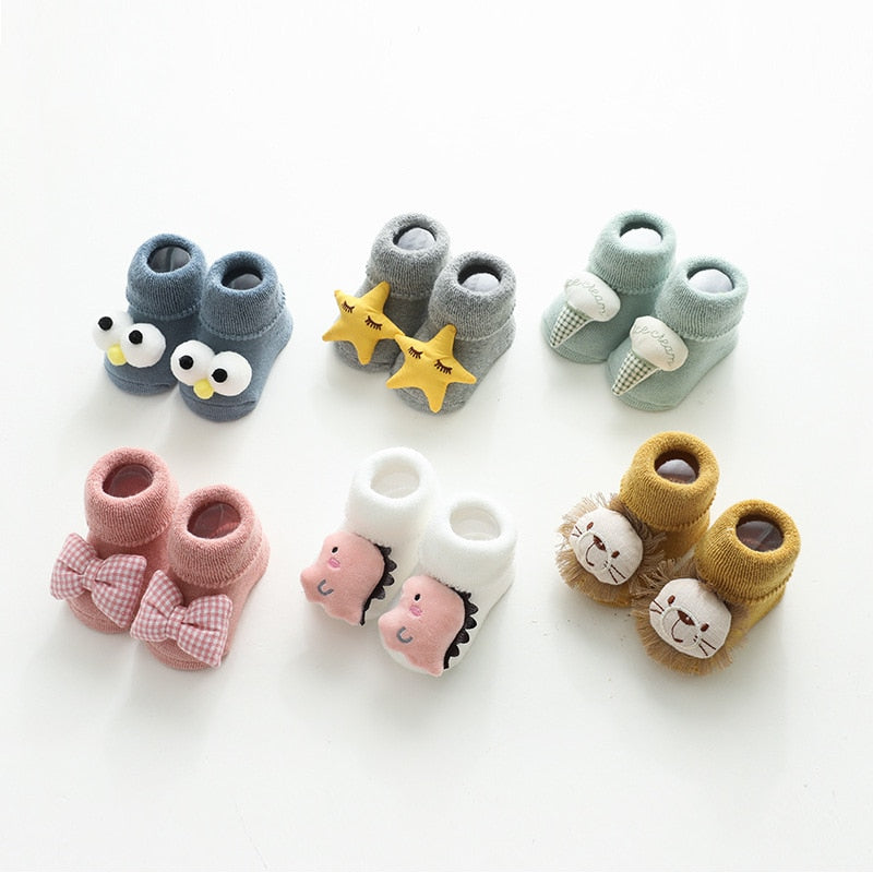 image showing six pairs of baby socks with 3D toe stuffies sized 0-12 months for reborn dolls or cuddle babies. Blue, Grey, Mint Green, Pink, White and Mustard yellow featuring little toe accents.